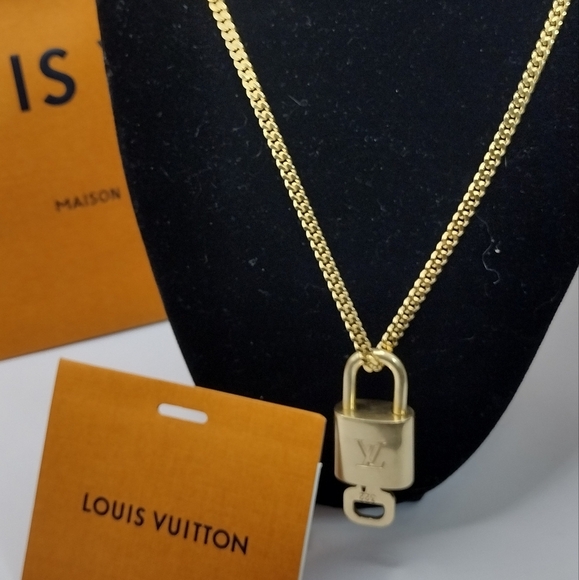 Louis Vuitton Lock & Key Authentic - Picture 1 of 9